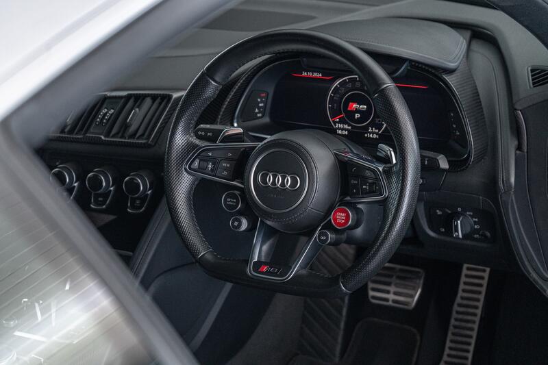 AUDI R8