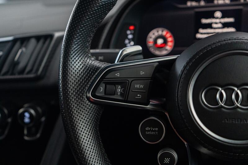 AUDI R8