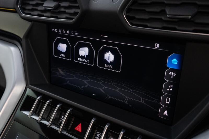 LAMBORGHINI URUS