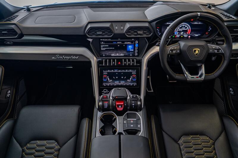 LAMBORGHINI URUS