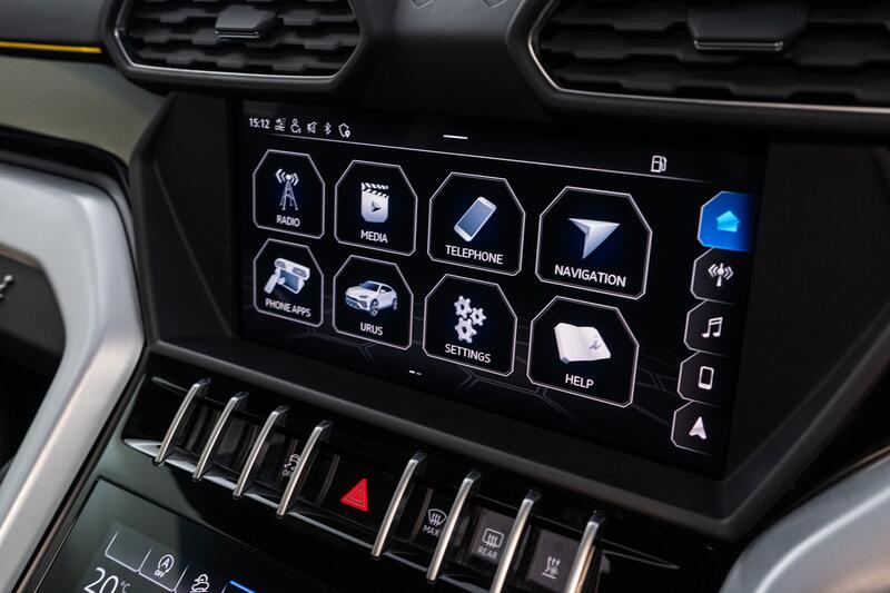 LAMBORGHINI URUS