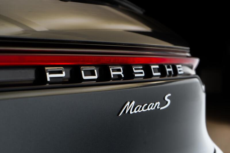 PORSCHE MACAN