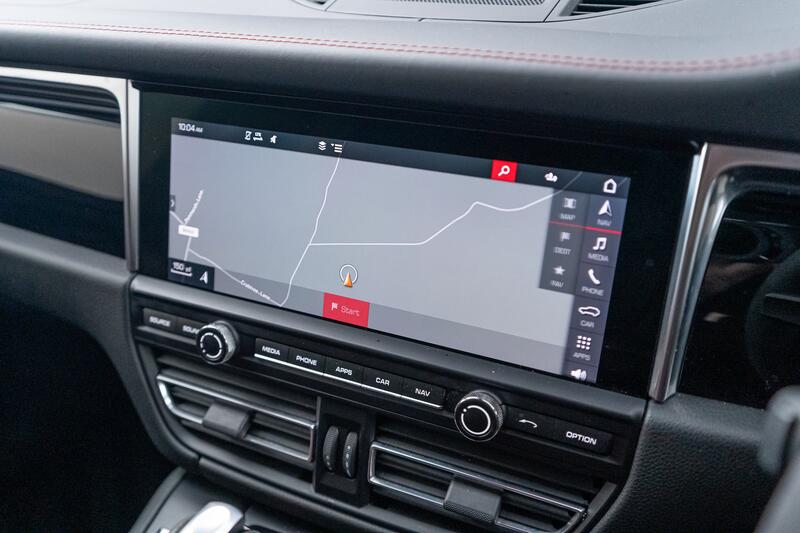 PORSCHE MACAN