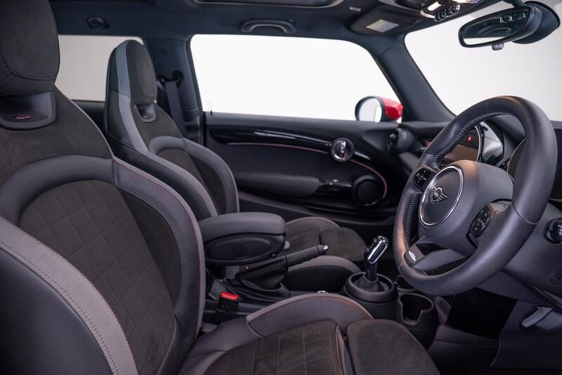 MINI HATCH