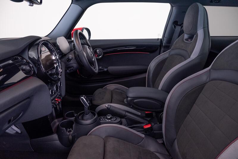 MINI HATCH