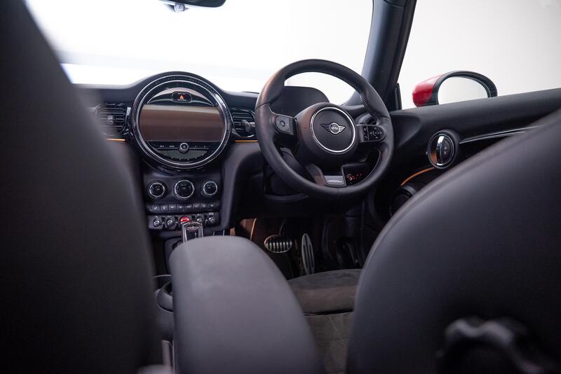 MINI HATCH