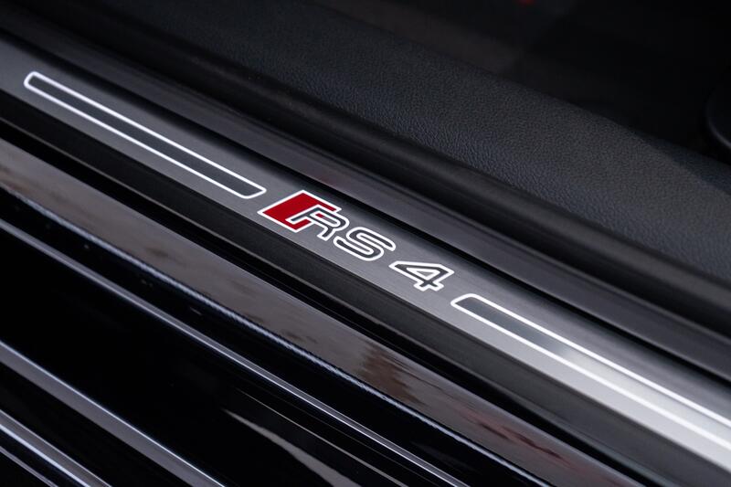 AUDI RS4