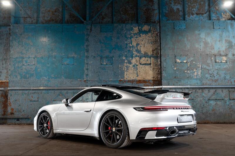 PORSCHE 911