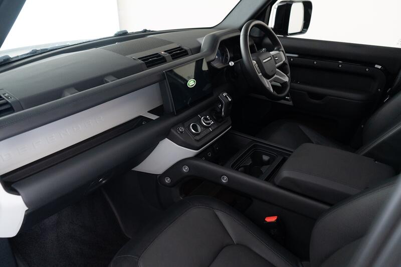 LAND ROVER DEFENDER 110