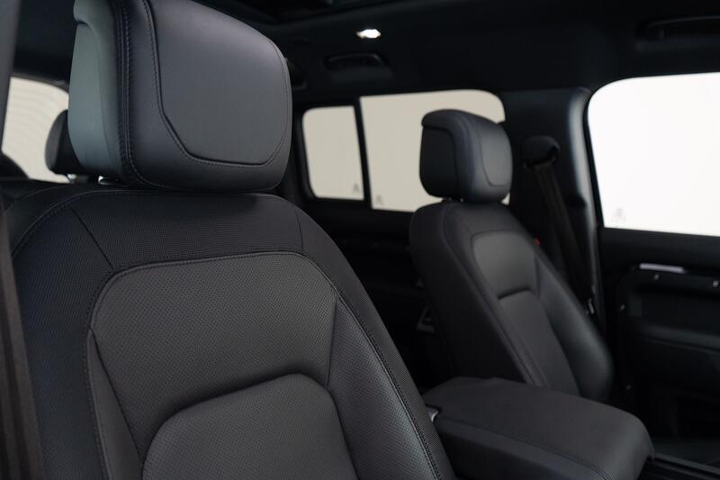 LAND ROVER DEFENDER 110