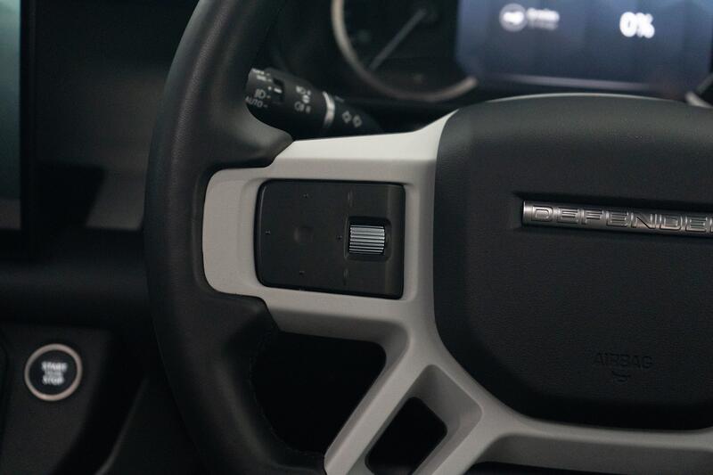 LAND ROVER DEFENDER 110