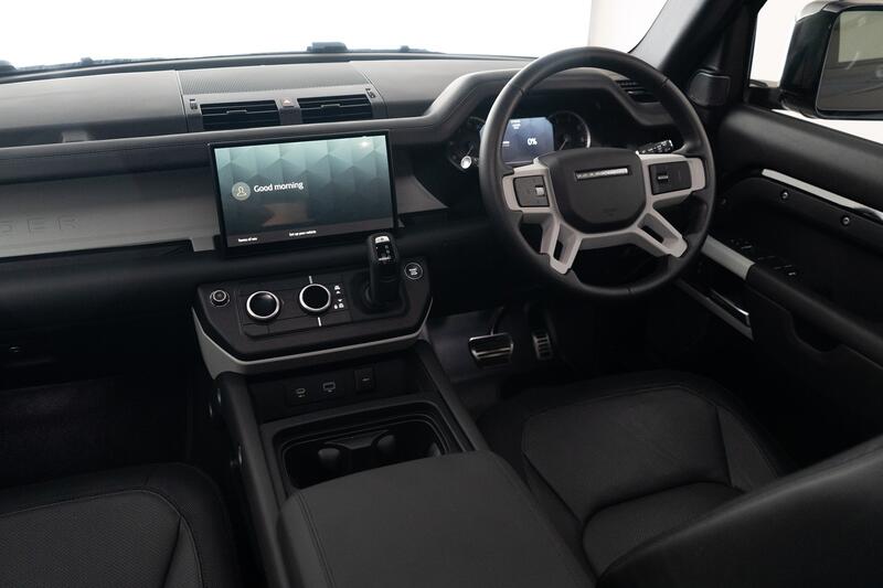 LAND ROVER DEFENDER 110