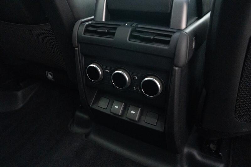 LAND ROVER DEFENDER 110