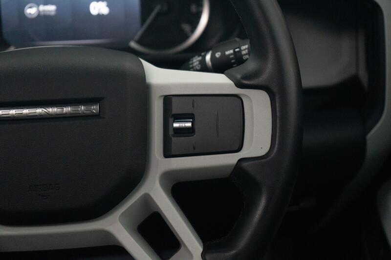 LAND ROVER DEFENDER 110