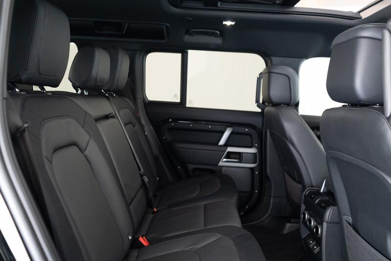 LAND ROVER DEFENDER 110