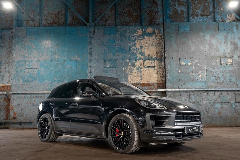 PORSCHE MACAN