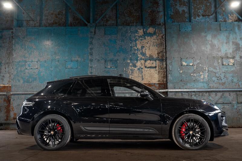 PORSCHE MACAN