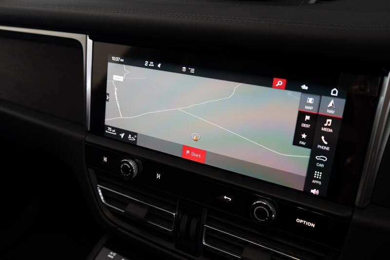 PORSCHE MACAN