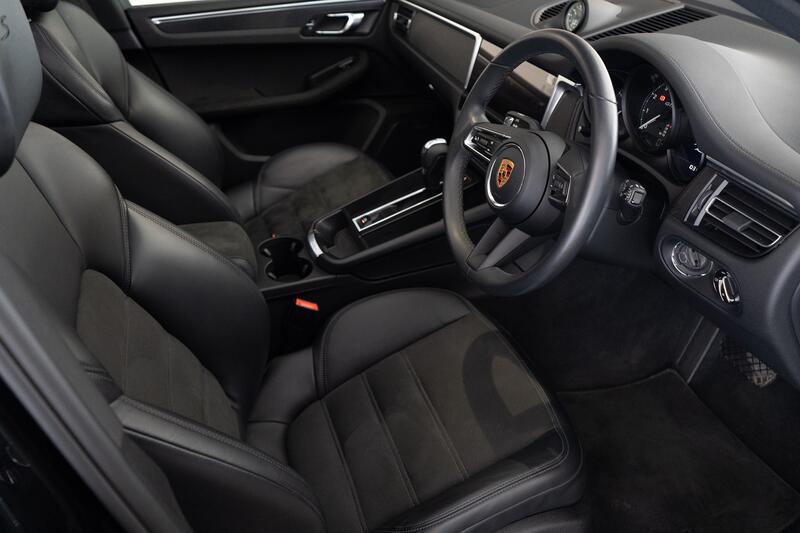 PORSCHE MACAN
