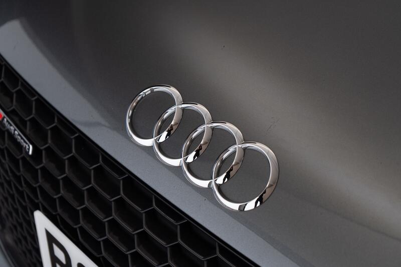 AUDI R8