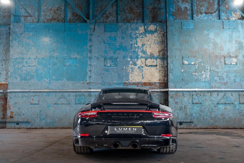 PORSCHE 911