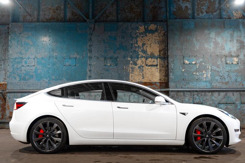 TESLA MODEL 3