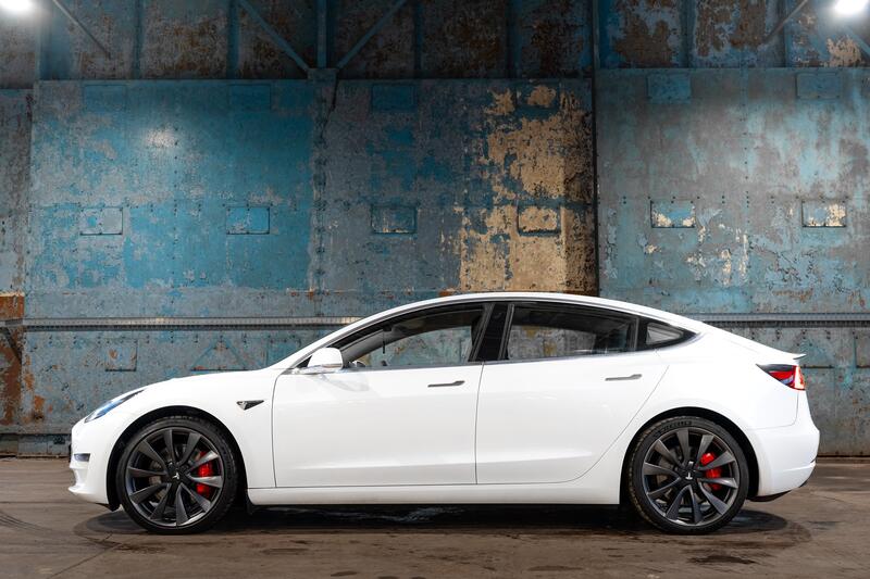 TESLA MODEL 3