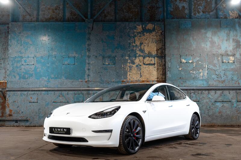 TESLA MODEL 3