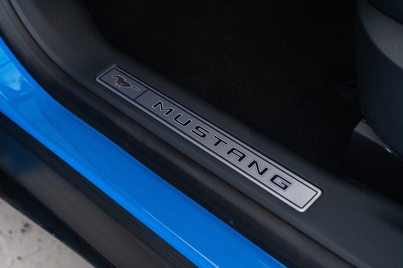 FORD MUSTANG