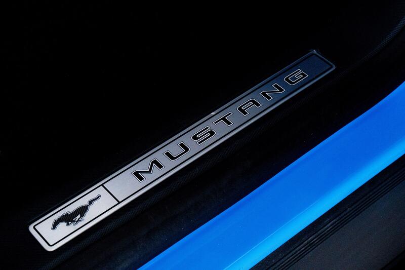 FORD MUSTANG