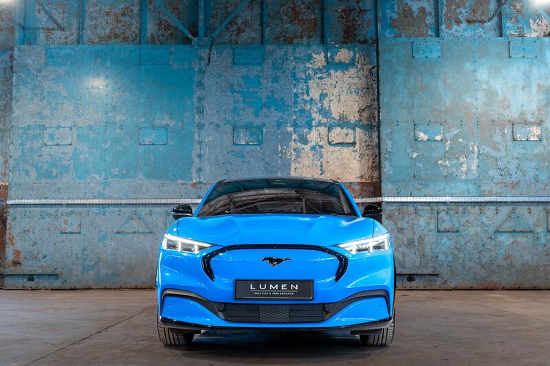 FORD MUSTANG