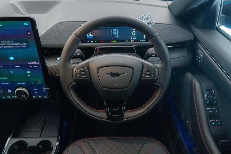 FORD MUSTANG