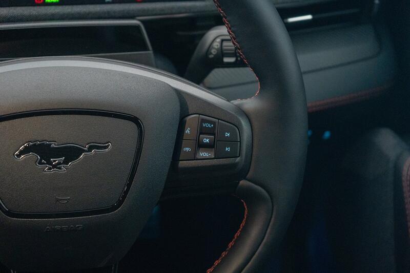 FORD MUSTANG