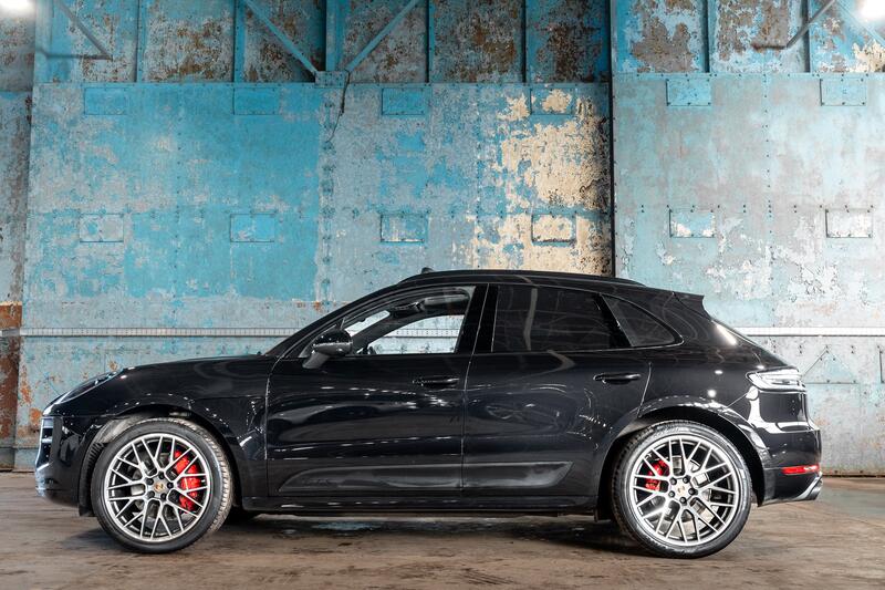 PORSCHE MACAN