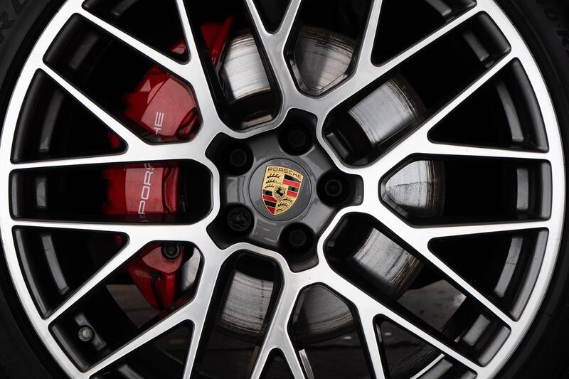 PORSCHE MACAN