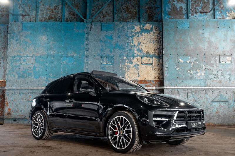 PORSCHE MACAN