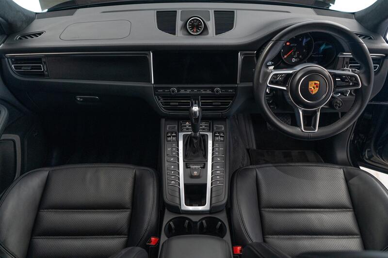 PORSCHE MACAN