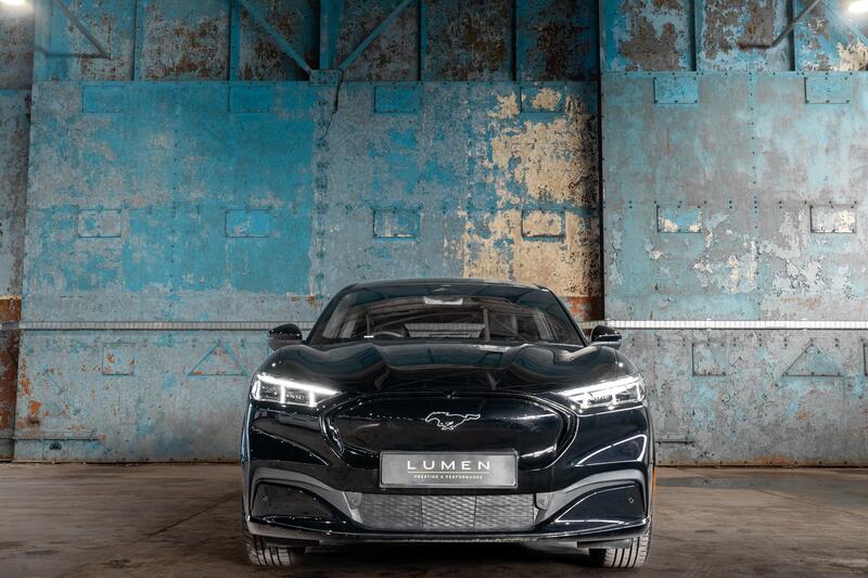 FORD MUSTANG