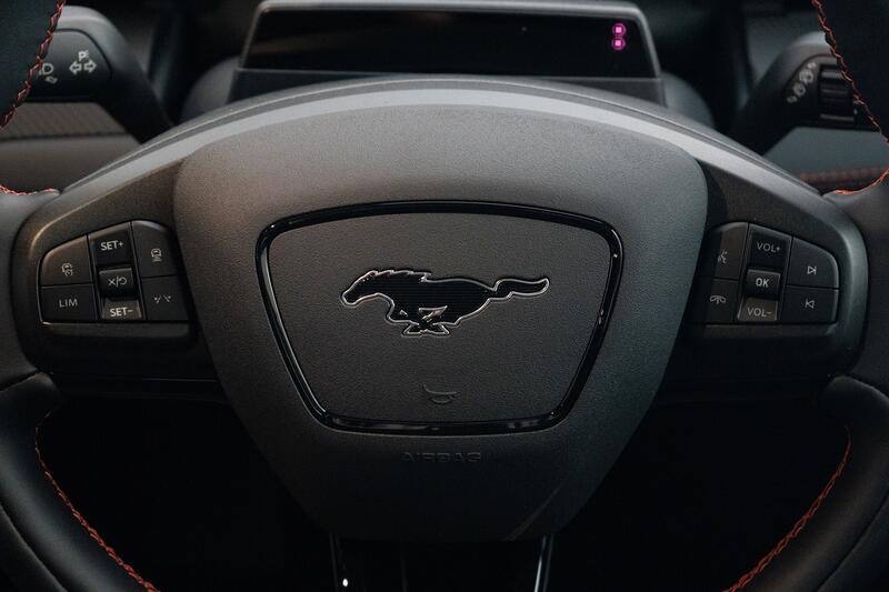 FORD MUSTANG
