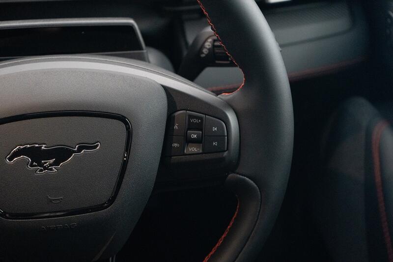 FORD MUSTANG