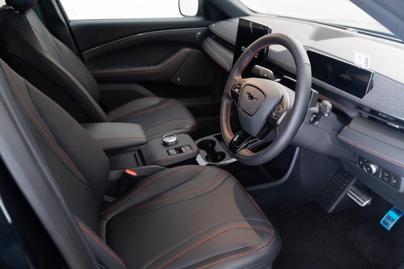 FORD MUSTANG