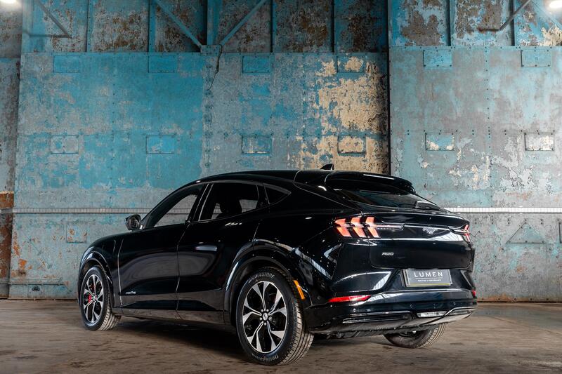 FORD MUSTANG