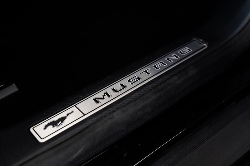 FORD MUSTANG