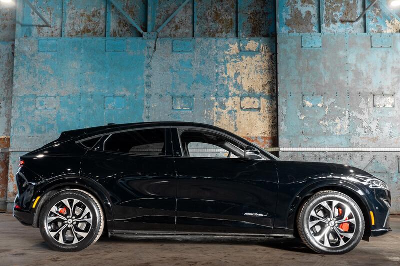 FORD MUSTANG