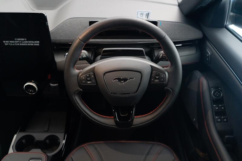 FORD MUSTANG