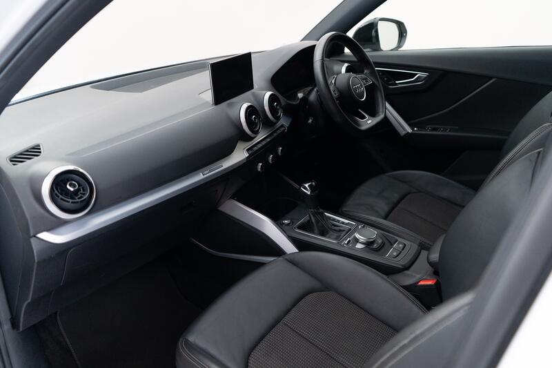 AUDI Q2