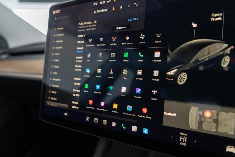TESLA MODEL 3