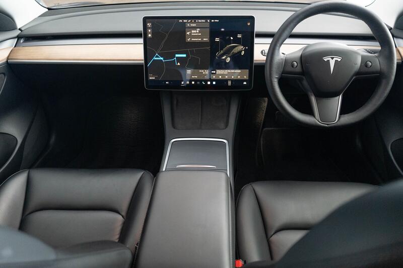 TESLA MODEL 3