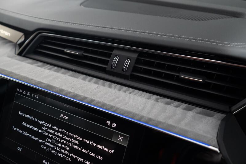 AUDI E-TRON