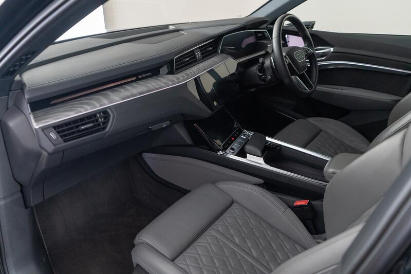 AUDI E-TRON